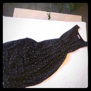 Empire maxi sz M black w/ white feather pattern